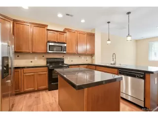 Photo #5: 8843182 Listing