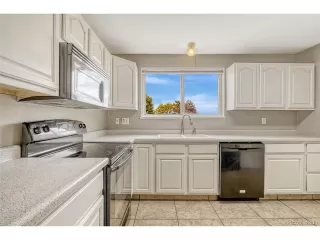 Photo #6: 8857283 Listing