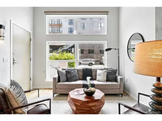 Photo #6: 8857765 Listing