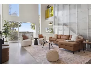 Photo #2: 8860294 Listing 