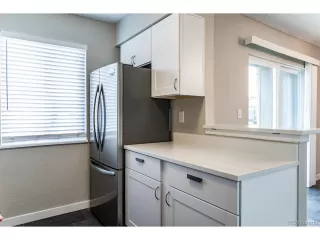 Photo #4: 8860604 Listing