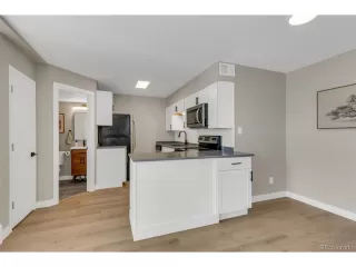 Photo #3: 8863607 Listing