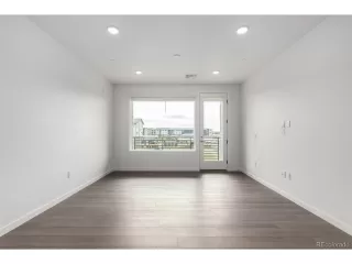 Photo #6: 8871730 Listing