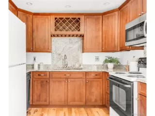 Photo #3: 8875946 Listing