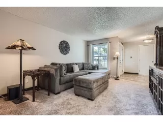 Photo #6: 8880439 Listing