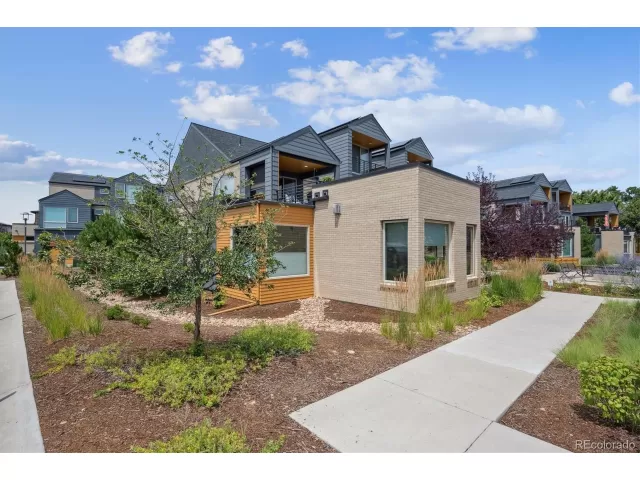 MLS: 8891356 Condo For Sale