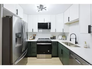 Photo #6: 8891898 Listing