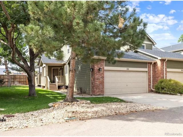 MLS: 8892409 Condo For Sale