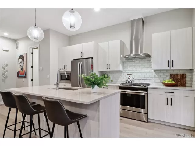 MLS: 8893116 Condo For Sale