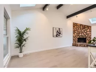 Photo #6: 8894369 Listing