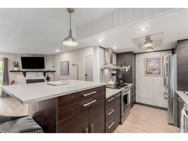 MLS: 8899672 Condo For Sale