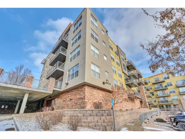MLS: 8903282 Condo For Sale