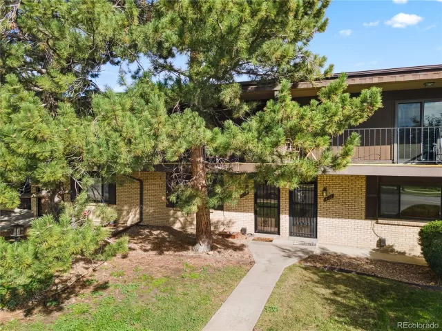 MLS: 8905689 Condo For Sale