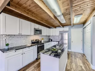 Photo #4: 8909104 Listing 