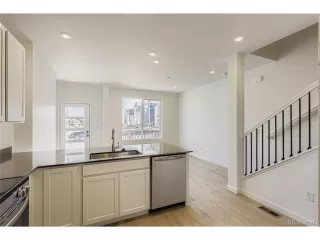 Photo #4: 8911650 Listing