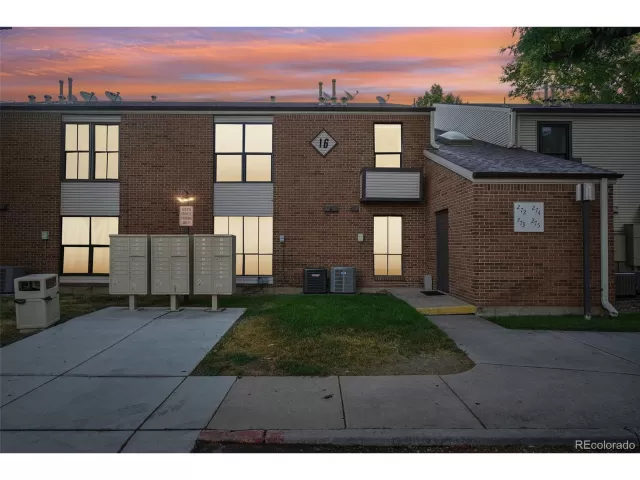 MLS: 8911924 Condo For Sale