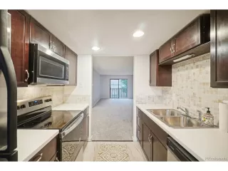 Photo #5: 8911924 Listing