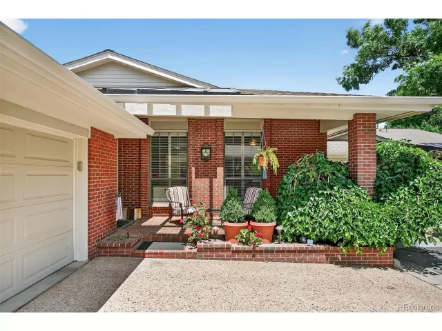 MLS: 8923390 Condo For Sale