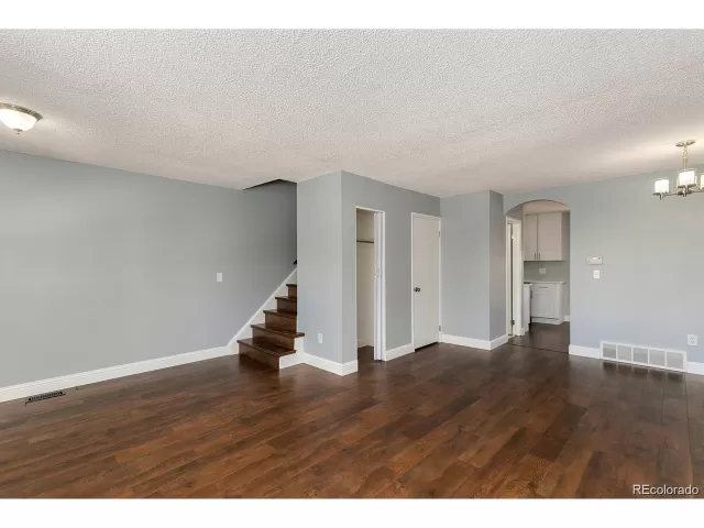 MLS: 8932522 Condo For Sale