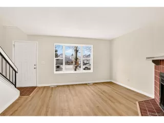 Photo #6: 8940227 Listing