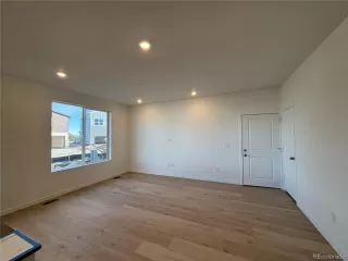 Photo #3: 8943054 Listing