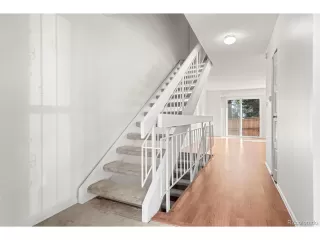 Photo #6: 8953007 Listing