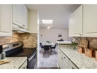 Photo #5: 8954589 Listing