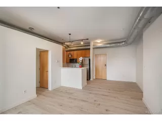 Photo #5: 8961383 Listing