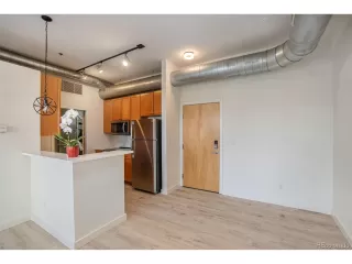 Photo #6: 8961383 Listing