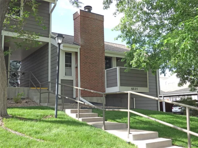 MLS: 8962394 Condo For Sale