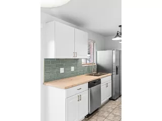 Photo #5: 8962939 Listing