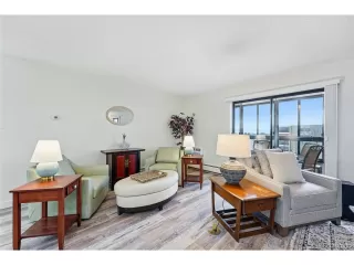 Photo #5: 8968490 Listing