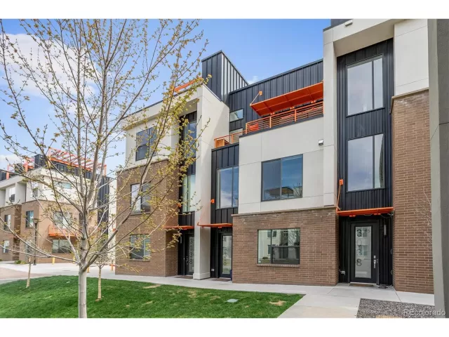 MLS: 8968823 Condo For Sale