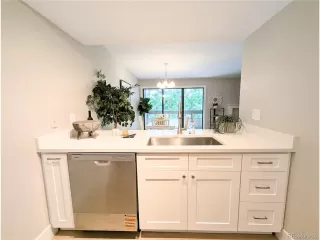 Photo #4: 8976797 Listing