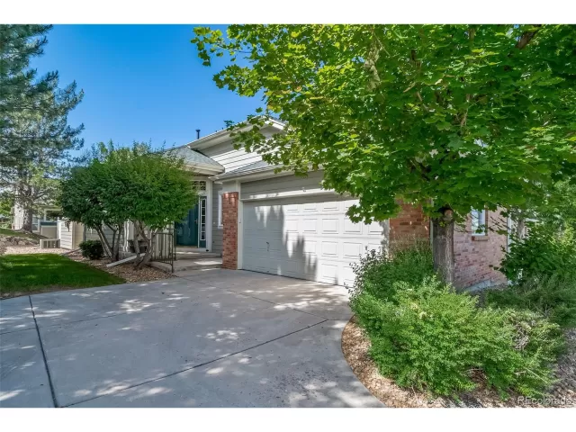 MLS: 8998162 Condo For Sale