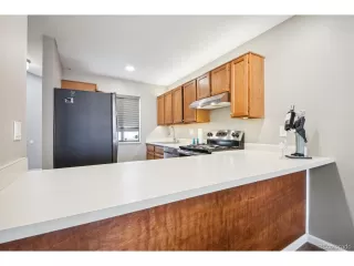 Photo #6: 8998600 Listing