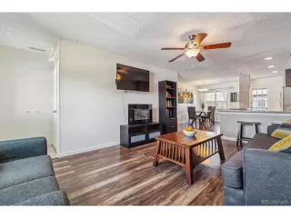 Photo #4: 9000120 Listing