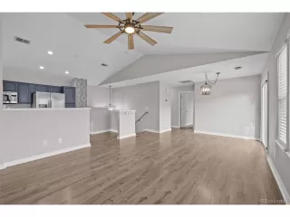 Photo #5: 9002087 Listing