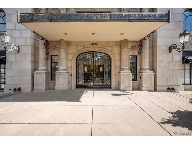 MLS: 9039282 Condo For Sale