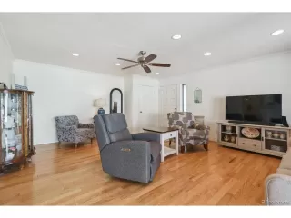 Photo #5: 9040251 Listing