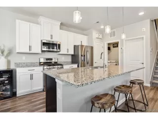 Photo #6: 9048828 Listing