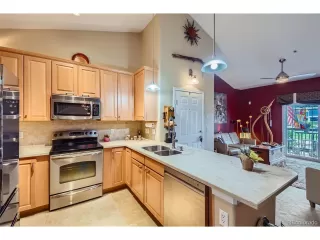 Photo #6: 9060986 Listing