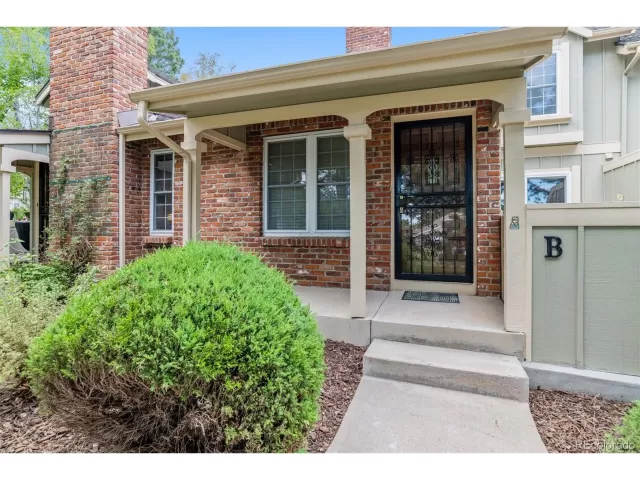 MLS: 9090927 Condo For Sale