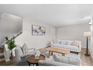 Photo #6: 9094352 Listing