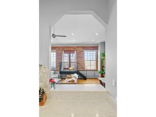 Photo #6: 9098775 Listing