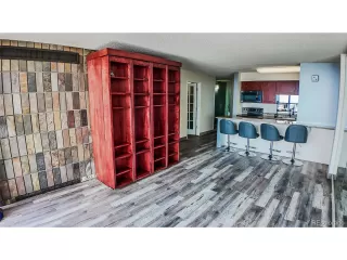 Photo #5: 9100038 Listing