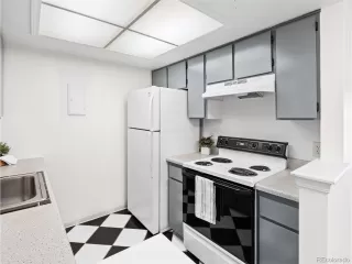 Photo #5: 9102224 Listing