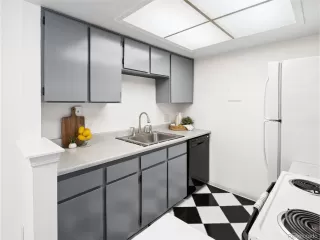 Photo #6: 9102224 Listing