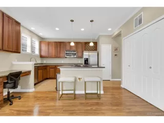 Photo #6: 9103933 Listing