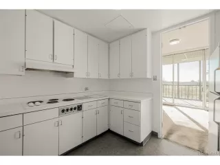 Photo #6: 9105378 Listing 